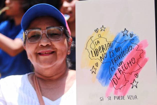 A Venezuelan taking part during a demonstration at the Monumento a la Revolucion in Mexico City, to demonstrate against the regime of Nicolas Maduro and show support for the candidate Edmundo Gonzalez in the last elections in Venezuela. Persons around the word join the great worldwide protest against Nicolas Maduro. Mexico City Mexico - ZUMAe321 20240817_zia_e321_058 Copyright: xCarlosxSantiagox