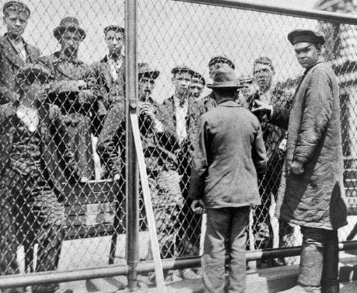 Immigrants scheduled for deportation being held in detention pen on roof of main building, Ellis Island, New York City, New York, USA, Matine Company, 1902  Copyright: xCircaxImagesx ghi-circa12687