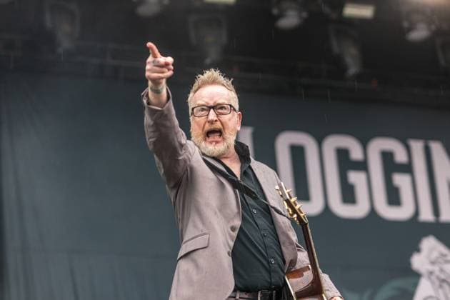 Bilder des Jahres 2024, Entertainment 08 August Entertainment Themen der Woche KW33 Entertainment Bilder des Tages Die irisch - us-amerikanische Folk-Punk-Rock Band Flogging Molly live auf dem Highfield 2024 (Gesang, Folk-Gitarre, Bodhran Dave King Mandoline, Banjo Robert Schmidt E-Bass Nathen Maxwell E-Gitarre Dennis Casey Fiddle, Tin Whistle, Uilleann Pipes, Akustische Gitarre Bridget Regan Schlagzeug Mike Alonso Akkordeon Matthew Hensley) Highfield Tag 3 - Flogging Molly *** The Irish-US folk punk rock band Flogging Molly live at Highfield 2024 Vocals, folk guitar, bodhran Dave King Mandolin, banjo Robert Schmidt Electric bass Nathen Maxwell Electric guitar Dennis Casey Fiddle, tin whistle, uilleann pipes, acoustic guitar Bridget Regan Drums Mike Alonso Accordion Matthew Hensley Highfield Day 3 Flogging Molly