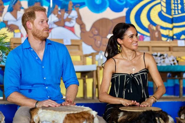 Bilder des Jahres 2024, Entertainment 08 August Entertainment Themen der Woche KW33 August 17, 2024, Bogota, Cundinamarca, Colombia: EDITOR NOTE: HANDOUT - MANDATORY CREDIT: PRINCE HARRY, Duke of Sussex and MEGHAN, Duchess of Sussex play drums during their official visit to Bogota, Colombia, August 17, 2024. Bogota Colombia - ZUMAvp1_ 20240817_zia_vp1_004 Copyright: xColombianxVicepresidencyx