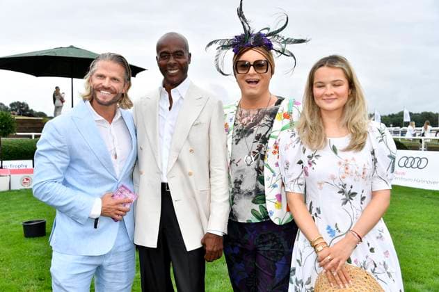 Bilder des Jahres 2024, Entertainment 08 August Entertainment Themen der Woche KW33 Entertainment Bilder des Tages Paul Janke, Bruce Darnell, Julian F.M. Stoeckel und Nele Ludowig Roeffen beim Audi Ascot Renntag 2024 auf der Galopprennbahn Neue Bult. Hannover-Langenhagen, 18.08.2024 *** Paul Janke, Bruce Darnell, Julian F M Stoeckel and Nele Ludowig Roeffen at the Audi Ascot Race Day 2024 at the Neue Bult racecourse in Hanover Langenhagen, 18 08 2024 Foto:xN.xKubelkax xFuturexImagex renntag_4826