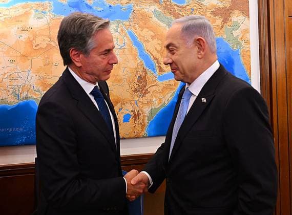 News Themen der Woche KW34 News Bilder des Tages (240819) -- JERUSALEM, Aug. 19, 2024 -- Israeli Prime Minister Benjamin Netanyahu (R) meets with U.S. Secretary of State Antony Blinken in Jerusalem, on Aug. 19, 2024. Israel has accepted a new proposal for a ceasefire in Gaza and the release of hostages, U.S. Secretary of State Antony Blinken said Monday after a meeting with Israeli Prime Minister Benjamin Netanyahu. ( Handout via Xinhua) MIDEAST-JERUSALEM-NETANYAHU-BLINKEN-MEETING HaimxZach-GPO 