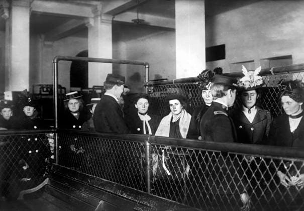 May 10, 2024, New York City, New York, USA: Group of arriving immigrants, Ellis Island, New York City, New York, USA, Bain News Service, 1910 s New York City USA - ZUMAg145 20240510_aza_g145_005 Copyright: xJTxVintagex