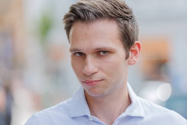 Fabian Köster, Comedy-Autor und Komiker; Porträt, Einzelbild, 19.08.2024, Eisenach (Deutschland), Event, Thüringer Wahlkampftour-Start des Bündnis Sahra Wagenknecht – Partei für Vernunft und Gerechtigkeit (BSW) in Eisenach *** Fabian Köster, comedy author and comedian portrait, single picture, 19 08 2024, Eisenach Germany , Event, Thuringian election campaign tour start of the alliance Sahra Wagenknecht - Party for Reason and Justice BSW in Eisenach xprx