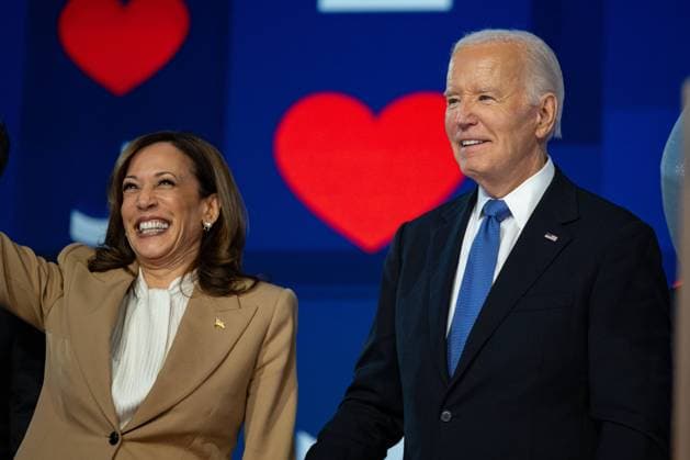 August 19, 2024, Chicago, Illinois, USA: United States President Joe Biden and United States Vice President Kamala Harris after President BidenÃ¢â‚¬â ¢s remarks at the 2024 Democratic National Convention in Chicago, Illinois, USA, at the United Center on Monday, August 19, 2024 Chicago USA - ZUMAs152 20240820_faa_s152_002 Copyright: xAnnabellexGordonx