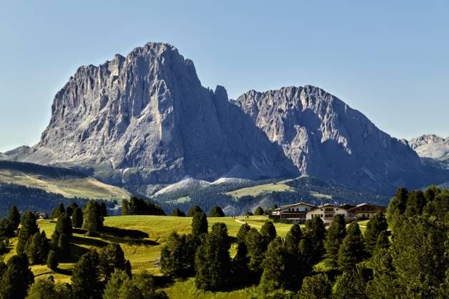 Col Raiser und der Naturpark Geisler Puez Geisler Col Raiser and the Puez Odle Geisler Natural Park Copyright: imageBROKER MarcoxBrivio ibliqx08654371.jpg