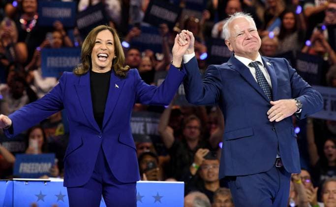August 20, 2024, Milwaukee, Wisconsin, USA: Vice President KAMALA HARRIS and Democratic Vice Presidential nominee Gov. TIM WALZ (D-Minnesota) hold a campaign rally at Fiserv Forum in Milwaukee, Wisconsin. Milwaukee USA - ZUMAh154 20240820_znp_h154_052 Copyright: xMarkxHertzbergx