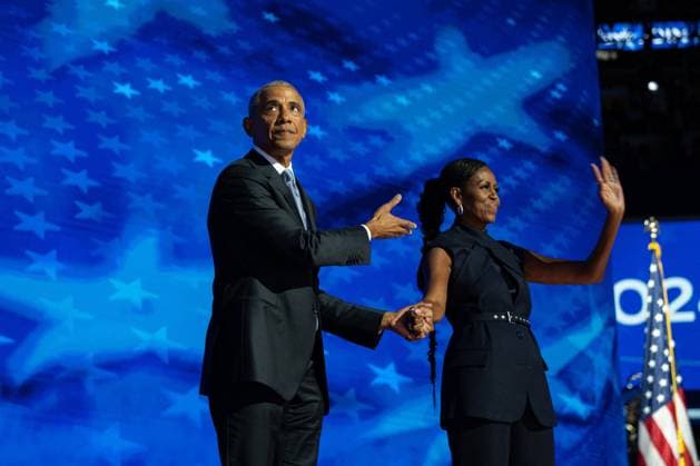 DNC Day Two - Chicago Former US President Barack Obama and Former First Lady Michelle Obama on stage at the 2024 Democratic National Convention in Chicago, IL, USA, at the United Center on Tuesday, August 20, 2024. Photo by Annabelle Gordon CNP ABACAPRESS.COM IL Illinois United States  Copyright: xGordonxAnnabelle CNP ABACAx