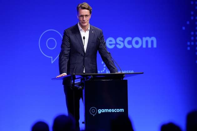 Politische Eroeffnung Computerspielemesse Gamescom 2024 NRW Ministerpraesident Hendrik Wuest bei seiner Rede im Rahmen der Eroeffnung der Computerspielemesse Gamescom 2024 in der Koelner Messe, Koeln, 21.08.2024 Koeln Nordrhein-Westfalen Deutschland *** Political opening of the Gamescom 2024 computer games fair NRW State Premier Hendrik Wuest during his speech at the opening of the Gamescom 2024 computer games fair at the Cologne Exhibition Center, Cologne, 21 08 2024 Cologne North Rhine-Westphalia Germany