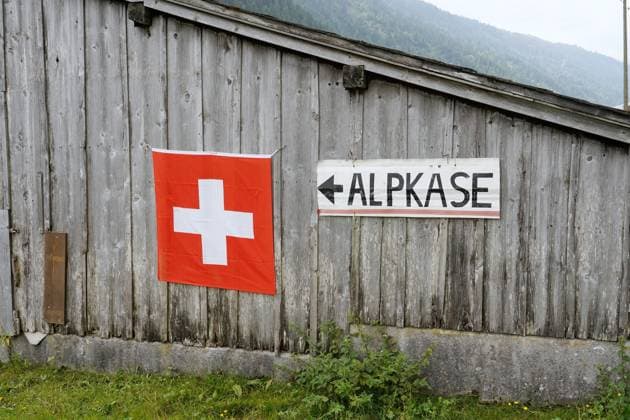 Anton Geisser 21.08.2024 Meiringen Landwirtschaft Schweiz. Bild : Alpkaese zu verkaufen. *** Anton Geisser 21 08 2024 Meiringen Agriculture Switzerland Picture Alpine cheese for sale 