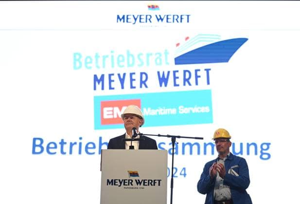 News Themen der Woche KW34 News Bilder des Tages Hoffnung für die Meyer Werft Bundeskanzler Scholz besucht kriselnden Meyer Werft und spricht auf der Betriebsversammlung. Aurich Niedersachsen Deutschland Copyright: xdiebildwerftx