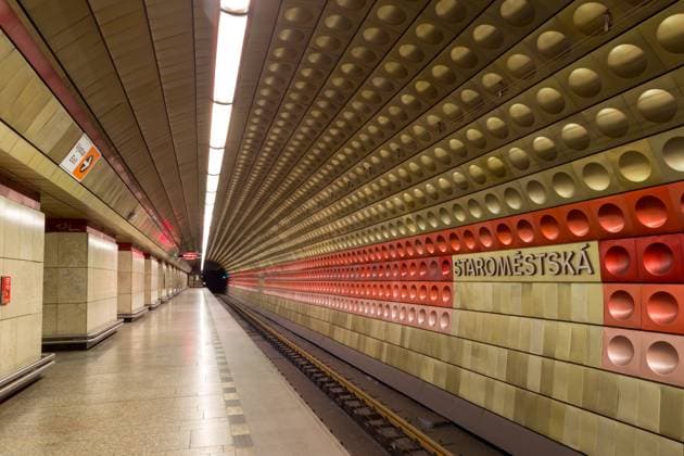 Creative Highlights World Prag, Tschechische Republik, 20. März 2017: Innenansicht der Metrostation Staromestska, Europa Prague, Czech Republic, March 20, 2017: Interior view of Staromestska metro station, Europe Copyright: imageBROKER OliverxFoerstner ibliqx09506364.jpg