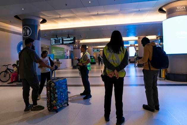 August 22, 2024, Toronto, On, Canada: Workers help people find their way in Union Station in Toronto as a national rail shutdown causes delays, after employees were locked out by both major Canadian railways, Thursday, Aug. 22, 2024. Toronto Canada  - ZUMAc35_ 20240822_zaf_c35_189 Copyright: xPaigexTaylorxWhitex
