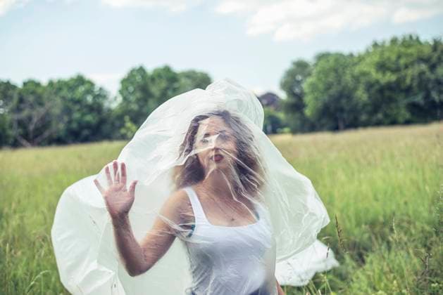 Creative Highlights Symbolbilder Young woman wrapped in polythene on field model released, Symbolfoto, BFRF02455