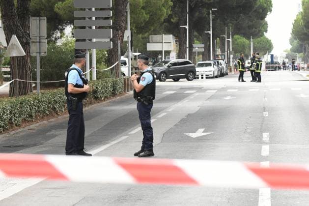 Bilder des Jahres 2024, News 08 August News Themen der Woche KW34 Entertainment Bilder des Tages Valentina Claret Beth Yaacov synagogue in La Grande Motte HÃ rault hit by fire, after one of two burning cars parked nearby exploded Beth Yaacov synagogue in La Grande Motte HÃ rault hit by fire, after one of two burning cars parked nearby exploded LA GRANDE MOTTE, FRANCE Two explosions and a fire affected the Beth Yaacov synagogue in La Grande Motte, HÃ rault, this Saturday morning Firemen and the forces de l?ordre are on the scene, with the cellule dÃ partementale d investigation criminelle, August 24, 2024 Valentina Claret Panoramic Bestimage La Grande Motte France  Copyright: xValentinaxClaretx xPanoramicx xBestimagexValentinaxClaretx xPanoramicx xBestimagex
