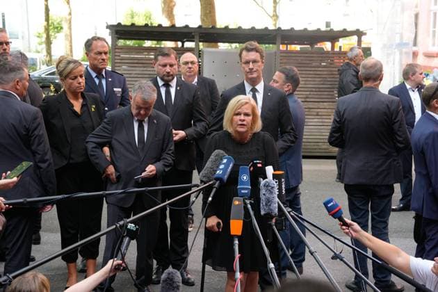 Bilder des Jahres 2024, News 08 August News Themen der Woche KW34 News Bilder des Tages Pressestatement von Innenministerin Faeser und Ministerpraesident Wuest zum Anschlag in Solingen Bundesinnenministerin Nancy Faeser gemeinsam mit Hendrik Wuest, Herbert Reul, Mona Neubaur und Tim Kurzbach beim Pressestatement nach dem Attentat im Solinger Fronhof, Solingen, 24.08.2024 Solingen Nordrhein-Westfalen Deutschland *** Press statement by Minister of the Interior Faeser and Minister President Wuest on the attack in Solingen Federal Minister of the Interior Nancy Faeser together with Hendrik Wuest, Herbert Reul, Mona Neubaur and Tim Kurzbach at the press statement after the attack in Solingen Fronhof, Solingen, 24 08 2024 Solingen North Rhine-Westphalia Germany