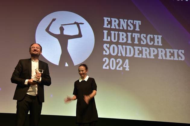 Verleihung des Ernst-Lubitsch-Preises 2024 Radek Wegrzyn, Laudation Sharon Brauner Ankunft, zur Verleihung des Ernst-Lubitsch-Preises 2024 im Rahmen einer Matinee im Berliner ZOO PALAST statt in Berlin, am 25.08.2024
