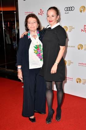 Sharon Brauner mit Mutter Renee Brauner bei der 66. Verleihung vom Ernst-Lubitsch-Preis 2024 im Zoo Palast. Berlin, 25.08.2024