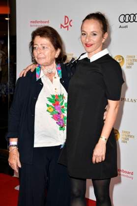 Sharon Brauner mit Mutter Renee Brauner bei der 66. Verleihung vom Ernst-Lubitsch-Preis 2024 im Zoo Palast. Berlin, 25.08.2024