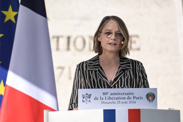 Bilder des Jahres 2024, Entertainment 08 August Entertainment Themen der Woche KW34 Entertainment Bilder des Tages Jodie Foster At The 80th Anniversary Of The Liberation Of Paris US actor Jodie Foster delivers her speech at a ceremony to commemorate the 80th anniversary of the Liberation of Paris next to the Denfert Rocherau Square in Paris, France on August 25, 2024. Nazi Germany surrendered Paris on August 25, 1944, following the French Resistance uprising during World War II. Photo by Isa Harsin Pool ABACAPRESS.COM Paris ILE DE FRANCE France  Copyright: xHarsinxIsa Pool ABACAx