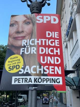 25.08.2024 xmgoodxLandtagswahl, Wahlkampf, Wahlplakate in Leipzig Sachsen Petra Köpping, Sozialministerin und SPD-Spitzenkandidatin auf ihrem Wahlplakat *** 25 08 2024 xmgoodxLandtagswahl, Wahlkampf, Wahlplakate in Leipzig Sachsen Petra Köpping, Minister of Social Affairs and SPD top candidate on her election poster MG