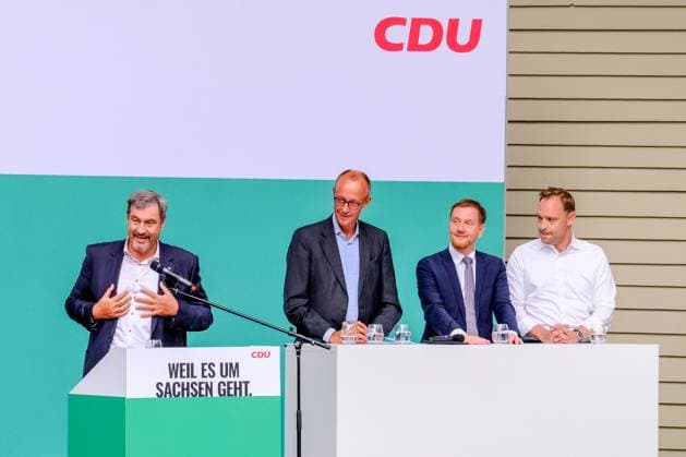 News Themen der Woche KW35 News Bilder des Tages CDU Wahlkampf. Friedrich Merz, Markus Söder und Michael Kretschmer am 26.08.2024 auf Wahlkampftour auf dem Konzertplatz Weißer Hirsch in Dresden. *** CDU election campaign Friedrich Merz, Markus Söder and Michael Kretschmer on 26 08 2024 on campaign tour at the Weißer Hirsch concert venue in Dresden