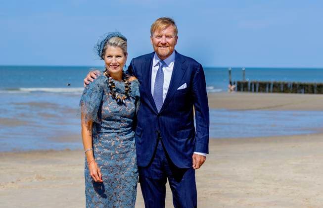 Entertainment Themen der Woche KW35 Entertainment Bilder des Tages 27-08-2024 Zeeland Queen Maxima and King Willem-Alexander visited beach pavilion Beach Club Oaxaca in Domburg. The royal couple visited Vlissingen, Middelburg, Veere, Serooskerke and Domburg in Walcheren in the province of Zeeland. Â  Copyright: xPPEx