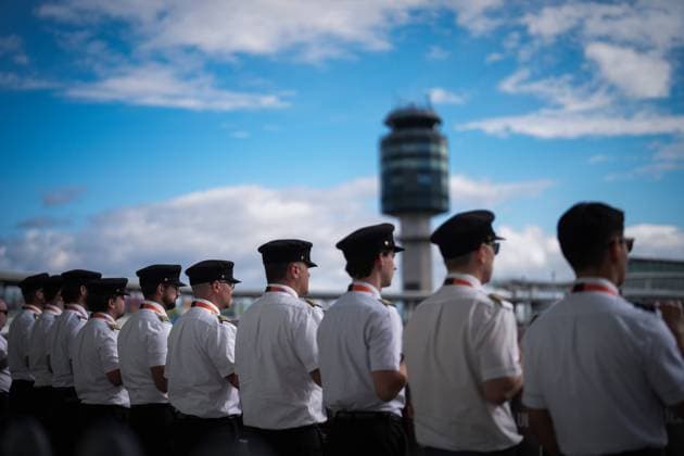 August 27, 2024, Richmond, Bc, CANADA: Air Canada pilots stand during an informational picket at Vancouver International Airport in Richmond, B.C., on Tuesday, August 27, 2024. Air Canada pilots voted overwhelmingly to approve a strike mandate last week, putting them in a position to walk off the job as early as Sept. 17. The Air Line Pilots Association, which represents more than 5,400 aviators at the country s largest carrier, said the vote passed with 98 per cent support. Richmond CANADA - ZUMAc35_ 20240827_zaf_c35_027 Copyright: xDarrylxDyckx