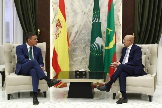 News Themen der Woche KW35 News Bilder des Tages Pedro Sánchez travels to Mauritania The President of the Government, Pedro Sánchez i , and the President of Mauritania, Mohamed Uld Ghazuani d , during a meeting at the presidential palace, on August 27, 2024, in Nouakchott Mauritania During his visit Sánchez announced the first summit with the African country in 2025 and 500 000 euros for training in defense and security 27 AUGUST 2024 Pool Moncloa Fernando Calvo 27 08 2024 Nouakchott Mauritania Nouakchott Mauritania Mauritania Nouakchott Mauritania Espana  Copyright: xPoolxMoncloa FernandoxCalvox 6176655