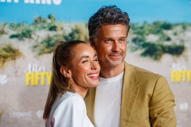 Entertainment Themen der Woche KW35 Entertainment Bilder des Tages Premiere - Alles Fiffty Fiffty Annemarie Carpendale und Wayne Carpendale bei der Premiere zu Alles Fiffty Fiffty im Kino in der Kulturbrauerei am 27.08.2024 in Berlin. *** Premiere Alles Fiffty Fiffty Annemarie Carpendale and Wayne Carpendale at the premiere of Alles Fiffty Fiffty at the cinema in the Kulturbrauerei on 27 08 2024 in Berlin Copyright: xEventpressxKochanx