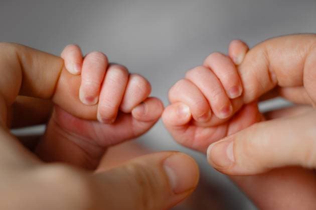 Creative Highlights Symbolbilder Newborn hands closeup, natural colours Moscow, Moscow, Russia R_OLSA210906-184068-01 ,model released, Symbolfoto