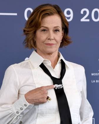 Venice, 81st Venice International Film Festival, Photocall Golden Lion for Lifetime Achievement - Sigourney Weaver  Copyright: xAlbertoxTerenghi PoolxPhotoxEvenx xPoolxPhotoxEventsx04x IPA_Agency_IPA49130422