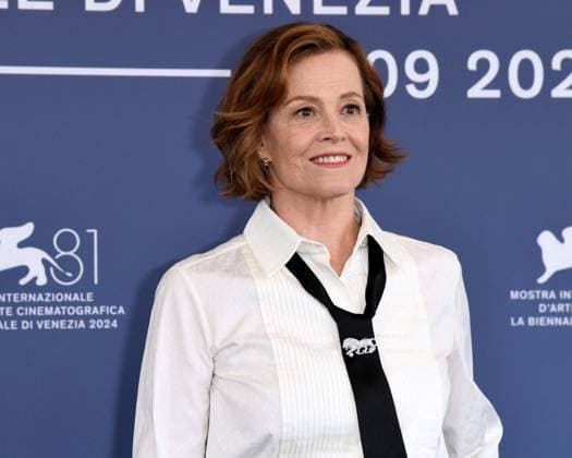 Venice, 81st Venice International Film Festival, Photocall Golden Lion for Lifetime Achievement Venice, 81st Venice International Film Festival, Photocall Golden Lion for Lifetime Achievement - Sigourney Weaver Venice Italy  Copyright: xIPA ABACAx