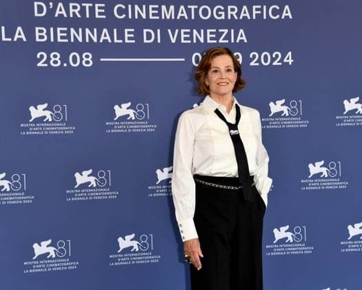Venice, 81st Venice International Film Festival, Photocall Golden Lion for Lifetime Achievement Venice, 81st Venice International Film Festival, Photocall Golden Lion for Lifetime Achievement - Sigourney Weaver Venice Italy  Copyright: xIPA ABACAx
