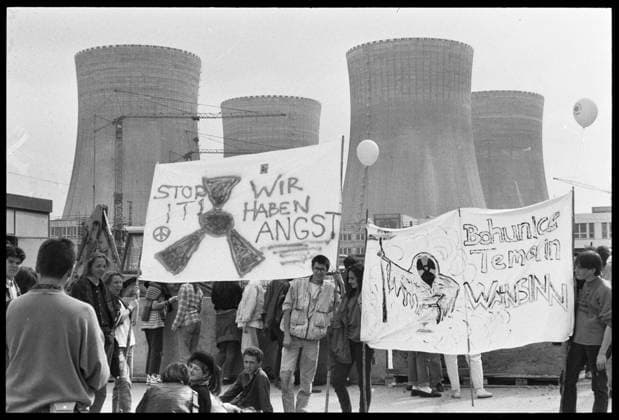 ***APRIL 27, 1991 FILE PHOTO***Demonstration marks the fifth anniversary of Chernobyl disaster against Temelin nuclear power plant front of future Temelin nuclear power plant in Tyn nad Vltavou, Czechoslovakia, April 27, 1991. (CTKxPhoto JaroslavxSybek) CTKPhotoF202408260068601  CTKPhotoF202408260068601