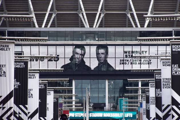 Entertainment Themen der Woche KW35 Bilder des Jahres 2024, Entertainment 08 August Entertainment Bilder des Tages August 28, 2024, London, England, UK: Screens at Wembley Stadium advertise the forthcoming gigs by Oasis, currently scheduled to play four nights in July and August 2025 at the famous stadium, as tickets are due to go on sale later in the week. The Manchester rock band, led by Noel and Liam Gallagher, recently announced a reunion tour after 15 years. London UK - ZUMAv130 20240828_zip_v130_001 Copyright: xVukxValcicx