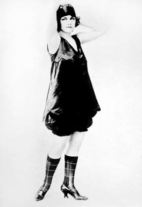 Actress Viola Dana, Publicity Portrait in Bathing Suit, 1917  Copyright: xABxArchivex jtv007421