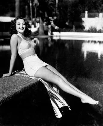 Actress Dorothy Lamour, Publicity Portrait in Two-Piece Bathing Suit, 1940  Copyright: xABxArchivex jtv007430