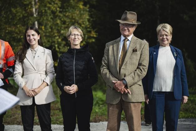 H.M. The King of Sweden visited Tornedalen in Finland and in Sweden on Thursday, 29th August, 2024. Sweden s climate and environment minister Romina Pourmokhtari (L) Finnish agriculture and forestry minister Sari Essayah (2nd L) and Norrbotten s governor Lotta Finstorp (R) . Juosengi Sweden  Copyright: xJounixPorsangerx LKFTVX20240829180546ABTK