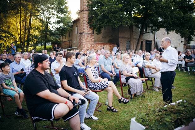 News Bilder des Tages Bundeskanzler Olaf Scholz, (SPD), aufgenommen im Rahmen eines Buergerdialogs in Seelow. 29.08.2024. Seelow Deutschland *** Federal Chancellor Olaf Scholz, SPD , taken during a citizens dialog in Seelow 29 08 2024 Seelow Germany Copyright: xFelixxZahn photothek.dex