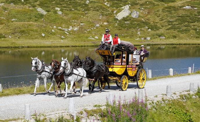Anton Geisser 29.08.2024 Gotthard Andermatt -Airolo Bild : Postkutsche unterwegs zum Gotthardpass. *** Anton Geisser 29 08 2024 Gotthard Andermatt Airolo Picture Stagecoach on the way to the Gotthard Pass 