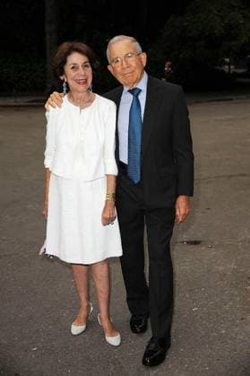 Susan and Donald Newhouse at the 2009 Fresh Air Fund Salute To American Heroes held at Tavern On The Green in New York City - 04 June 2009 FAM26111 Copyright: x FAMOUSx 64371317