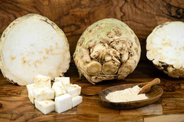 Knollensellerie, Knollen-Sellerie, Wurzelsellerie, Wurzel-Sellerie, Sellerie, Echter Sellerie (Apium graveolens var. rapaceum, Apium graveolens rapaceum, Apium rapaceum), halbiert, gewuerfelt und als Pulver Celery, Celeriac, Turnip-rooted celery, Knob celery (Apium graveolens var. rapaceum, Apium graveolens rapaceum, Apium rapaceum), halved, diced and as powder BLWS716092 *** Celeriac, Tubers Celery, Root celery, Root Celery, Celery, Real Celery Apium graveolens Var rapaceum, Apium graveolens rapaceum, Apium rapaceum , halved, diced and as Powder Celery, Celeriac, turnip rooted celery, Knob celery Apium graveolens Var rapaceum, Apium graveolens rapaceum, Apium rapaceum , halved, diced and As Powder BLWS716092 Copyright: xblickwinkel Steidix