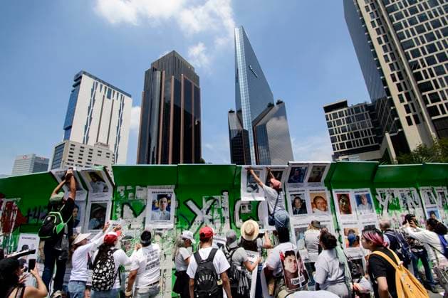 August 30, 2024, Mexico City, Mexico City, Mexico: Relatives of the disappeared and activists participate in the placement of photographs during the protests and a mass at the Paseo de la Reforma roundabout, in Mexico City..In Mexico, the Federal Government presented an update of the census of missing persons in which they reduce 20 thousand cases of the 114 thousand 815 reported by the national registry. Mexico City Mexico - ZUMAn296 20240830_zip_n296_008 Copyright: xJorgexNunezx