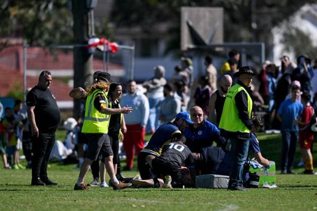 SYDNEY SOCCER DEATH, Paramedics try to resuscitate a man after he collapsed during the Granville Football Association Grand Final Day at Binalong Park, Toongabbie, NSW, Saturday, August 31, 2024. A man has died during a local soccer grand final, leading to the cancellation of other games as the community mourns. ( NO ARCHIVING, EDITORIAL USE ONLY, NO USE IN BOOKS WITHOUT CONSENT SYDNEY NEW SOUTH WALES AUSTRALIA Sydney  Copyright: xSTEVENxMARKHAMx 20240831161601425950
