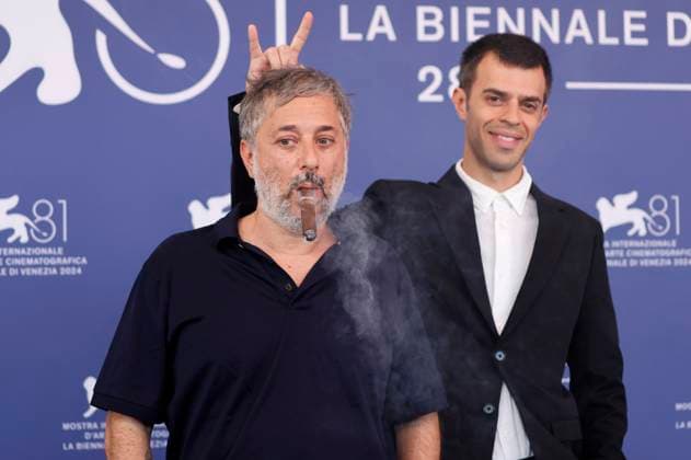 Entertainment Themen der Woche KW35 Entertainment Bilder des Tages Harmony Korine und Joao Rosa beim Photocall zum Kinofilm Baby Invasion auf der Biennale di Venezia 2024 81. Internationale Filmfestspiele von Venedig im Palazzo del Casino. Venedig, 31.08.2024 *** Harmony Korine and Joao Rosa at the photocall for the movie Baby Invasion at the Biennale di Venezia 2024 81 Venice International Film Festival at the Palazzo del Casino Venice, 31 08 2024 Foto:xD.xBedrosianx xFuturexImagex invasion_4805