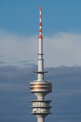 Olympiaturm in München vor bewölktem Himmel Olympic tower in Munich before cloudy sky Copyright: imageBROKER RobertxRuidl ibxiqx09186706.jpg