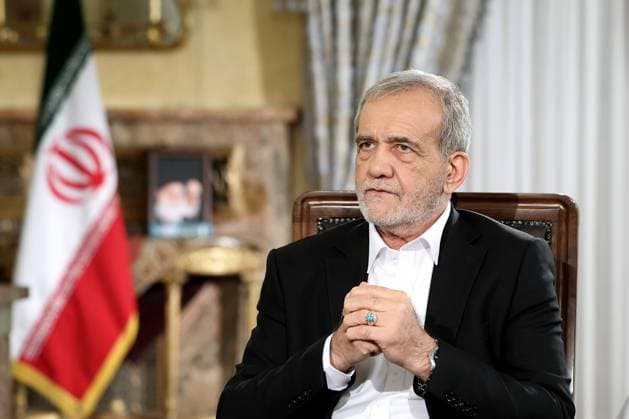 News Themen der Woche KW35 News Bilder des Tages August 31, 2024, Tehran, Iran: Iranian President MASOUD PEZESHKIAN speaks in a live televised interview on state TV at his office in Tehran. Tehran Iran - ZUMAi98_ 20240831_zih_i98_003 Copyright: xIranianxPresidencyx
