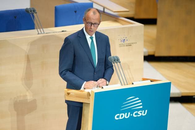News Themen der Woche KW35 News Bilder des Tages Festakt 75 Jahre CDU CSU Bundestagsfraktion Friedrich Merz bei seiner Rede beim Festakt zu 75 Jahre CDU CSU Bundestagsfraktion im Bonner Plenarsaal, Bonn, 01.09.2024 Bonn Nordrhein-Westfalen Deutschland *** Ceremony 75 years of the CDU CSU parliamentary group Friedrich Merz during his speech at the ceremony to mark 75 years of the CDU CSU parliamentary group in the Bonn plenary chamber, Bonn, 01 09 2024 Bonn North Rhine-Westphalia Germany
