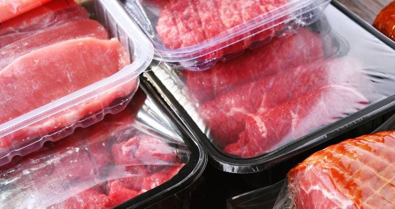 Zusammenstellung mit Paketen mit verschiedenen Fleischprodukten Composition with packages of assorted meat products Copyright: imageBROKER monticello ibxiqx09273060.jpg